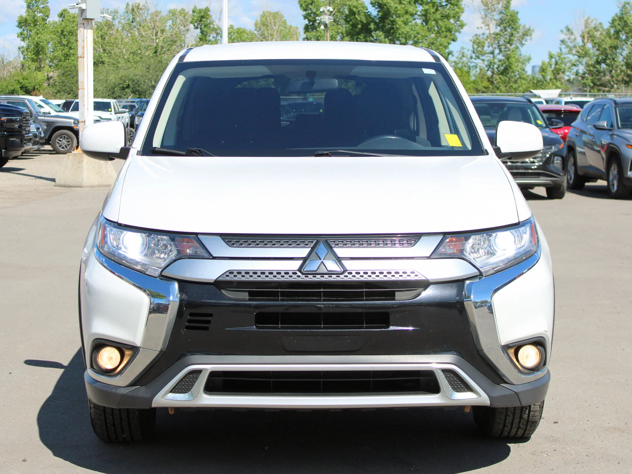 Used 2020  Mitsubishi ES * No Accidents | 7-Seater | Backup Camera | Heated Seats | AWD image 9