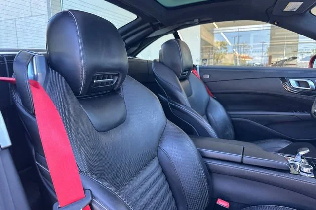 Used 2019  Mercedes-Benz SL 550 image 16