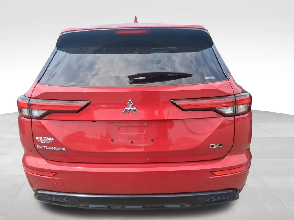 Used 2023  Mitsubishi  image 4