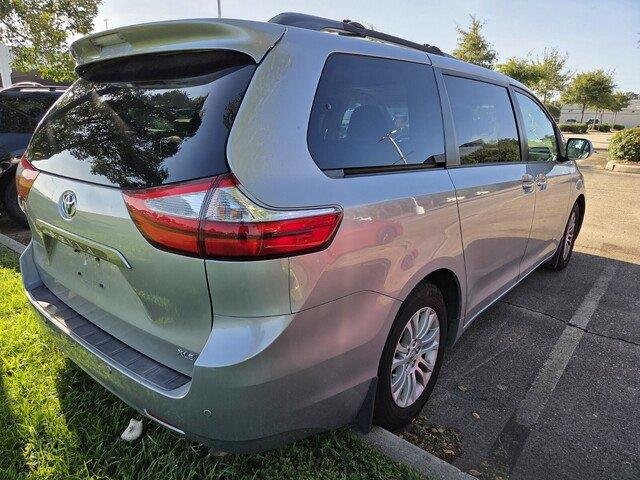 Used 2015 Silver Sky Metallic Toyota XLE Premium 8-Passenger image 5