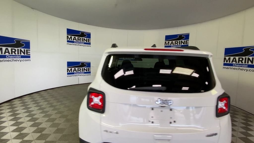 Used 2021 White Jeep Latitude 4x4 image 9