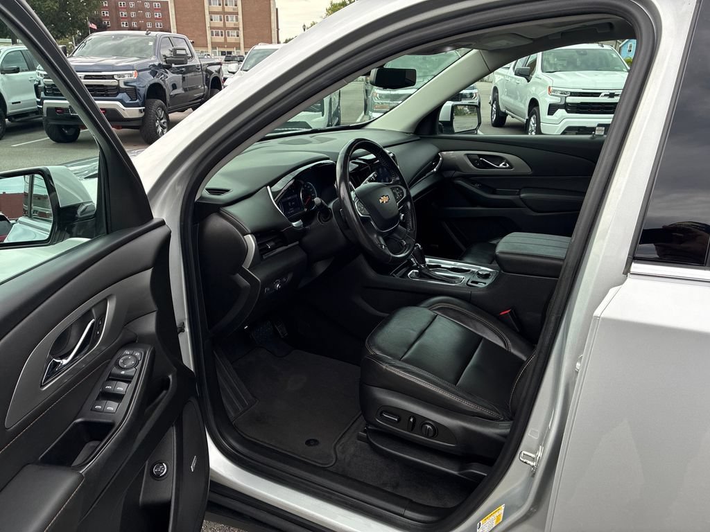 Used 2020 SILVER ICE METALLIC Chevrolet LT Leather image 10