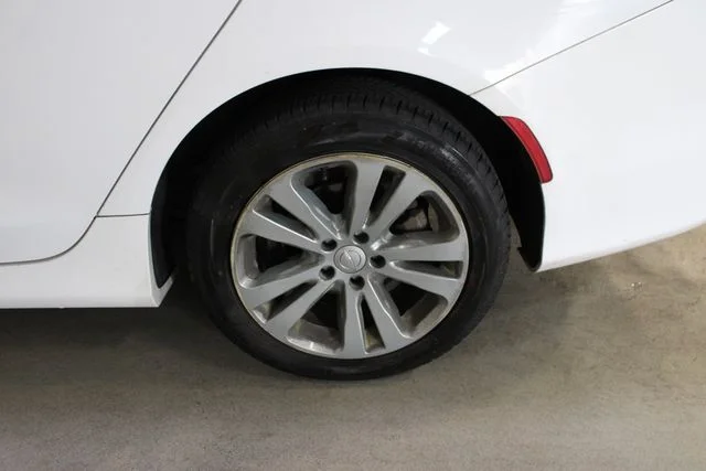 Used 2015 White Chrysler Limited image 29