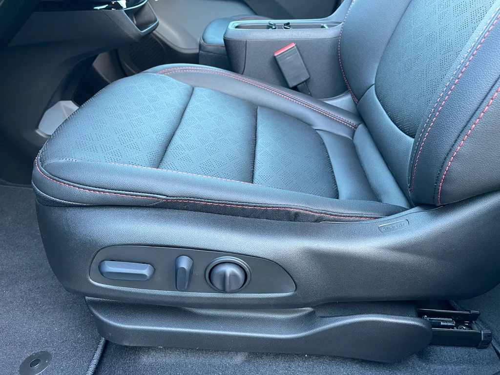 2027 Chevrolet Bolt RS - Photo 19
