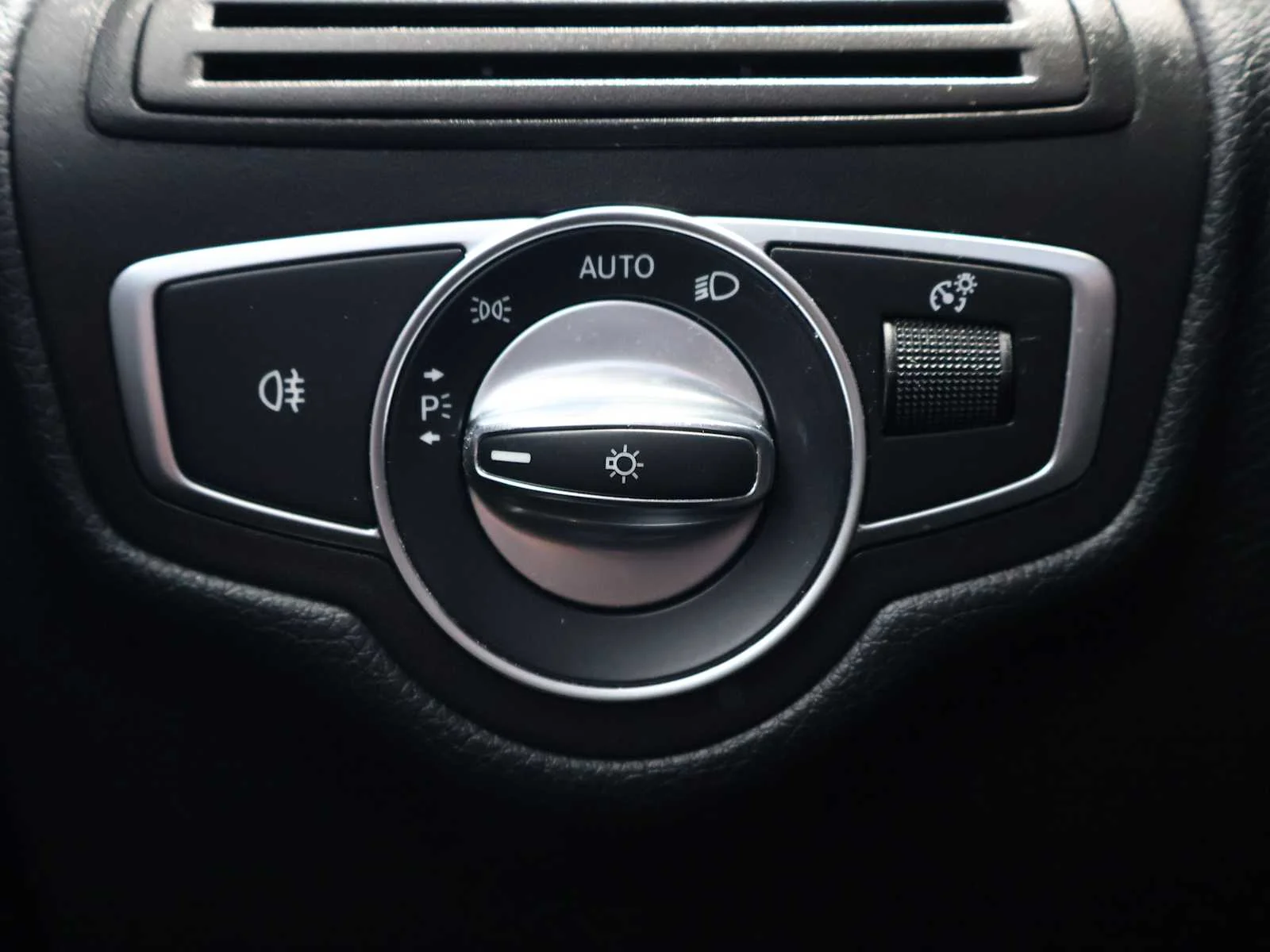 Used 2018 Black Mercedes-Benz GLC 300 image 21