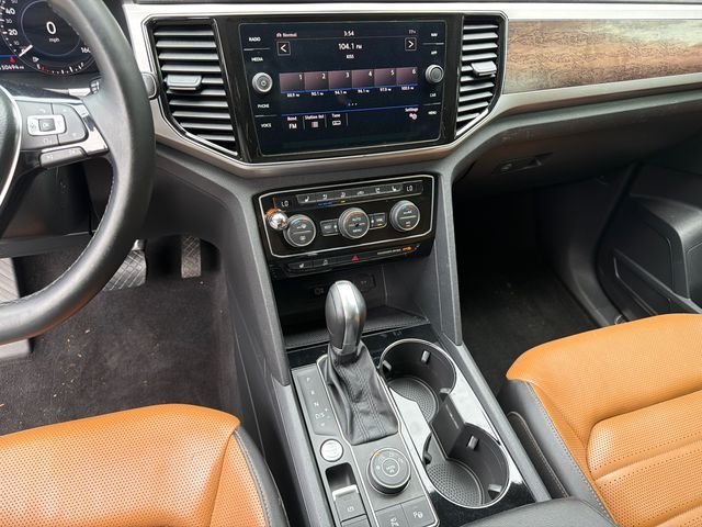 Used 2018 Gray Volkswagen SEL Premium image 30