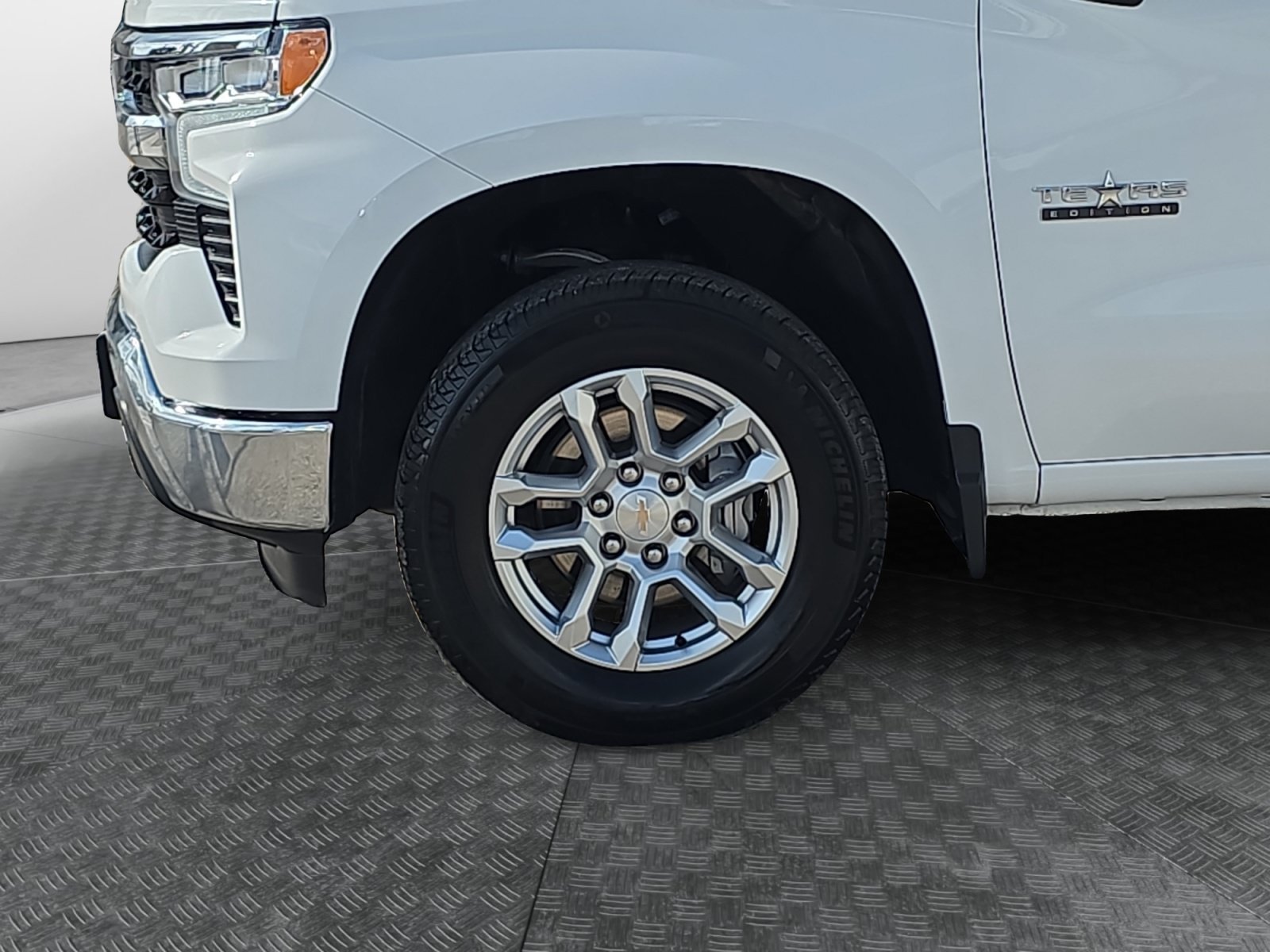 Used 2026 Summit White Chevrolet LT image 9