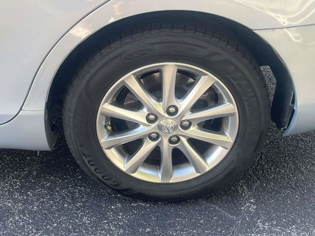 Used 2010 Blue Toyota Base image 13
