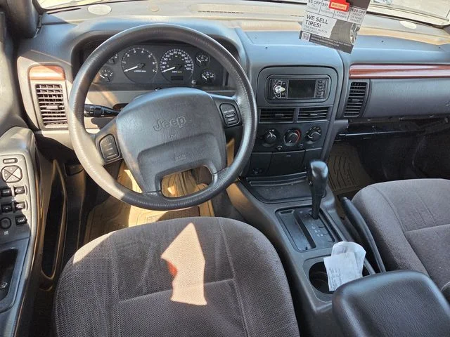 Used 1999 White Jeep Laredo image 11