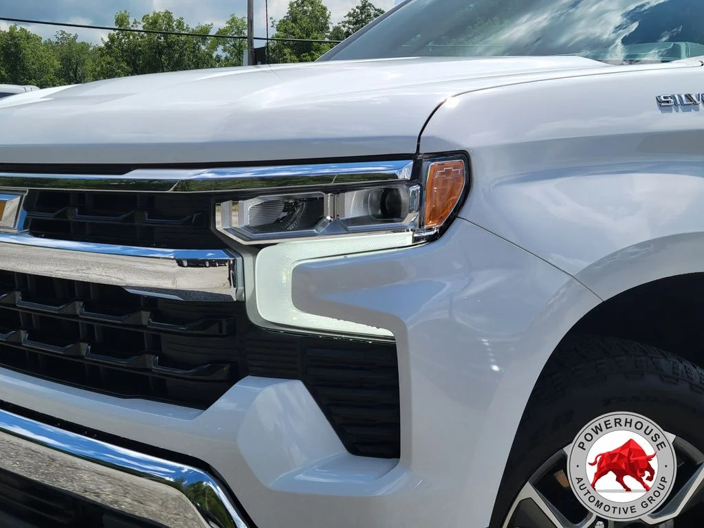 Used 2023 White Chevrolet LT image 10