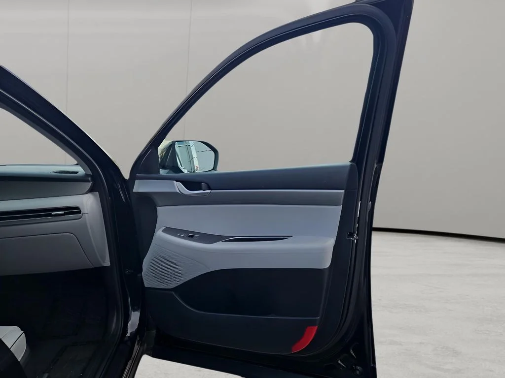 Used 2025 Abyss Black Pearl Hyundai SEL image 9
