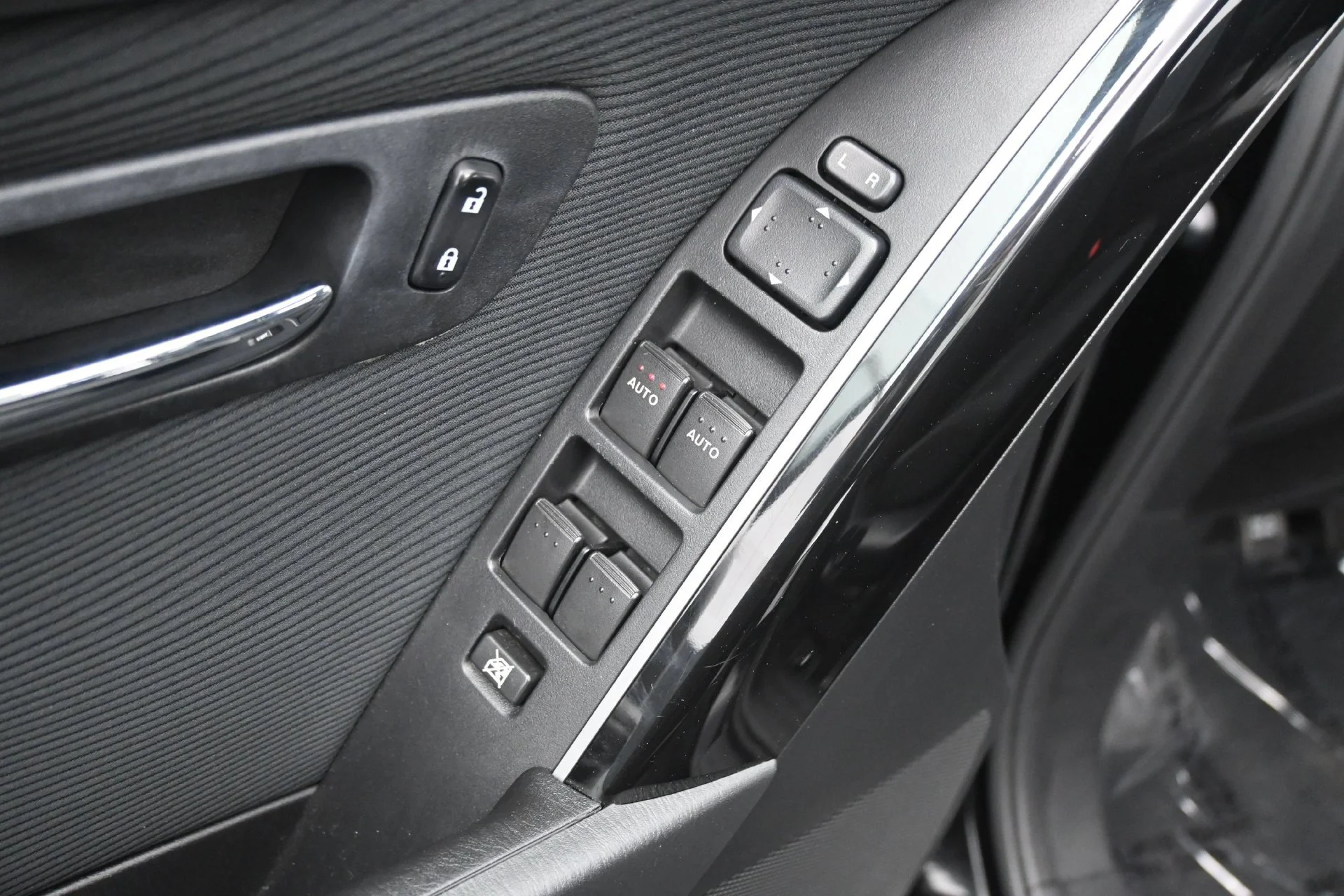 Used 2011 Brilliant Black Clearcoat Mazda Sport image 24