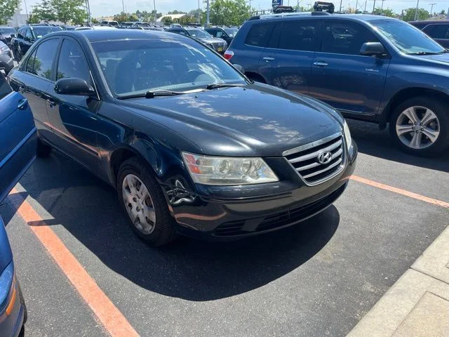 Used 2009 Black Hyundai GLS image 4
