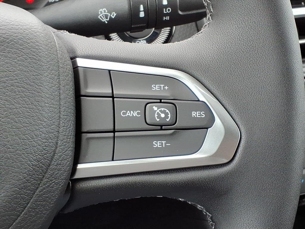 New 2026 Hydro Blue Pearlcoat Jeep Latitude Altitude image 14