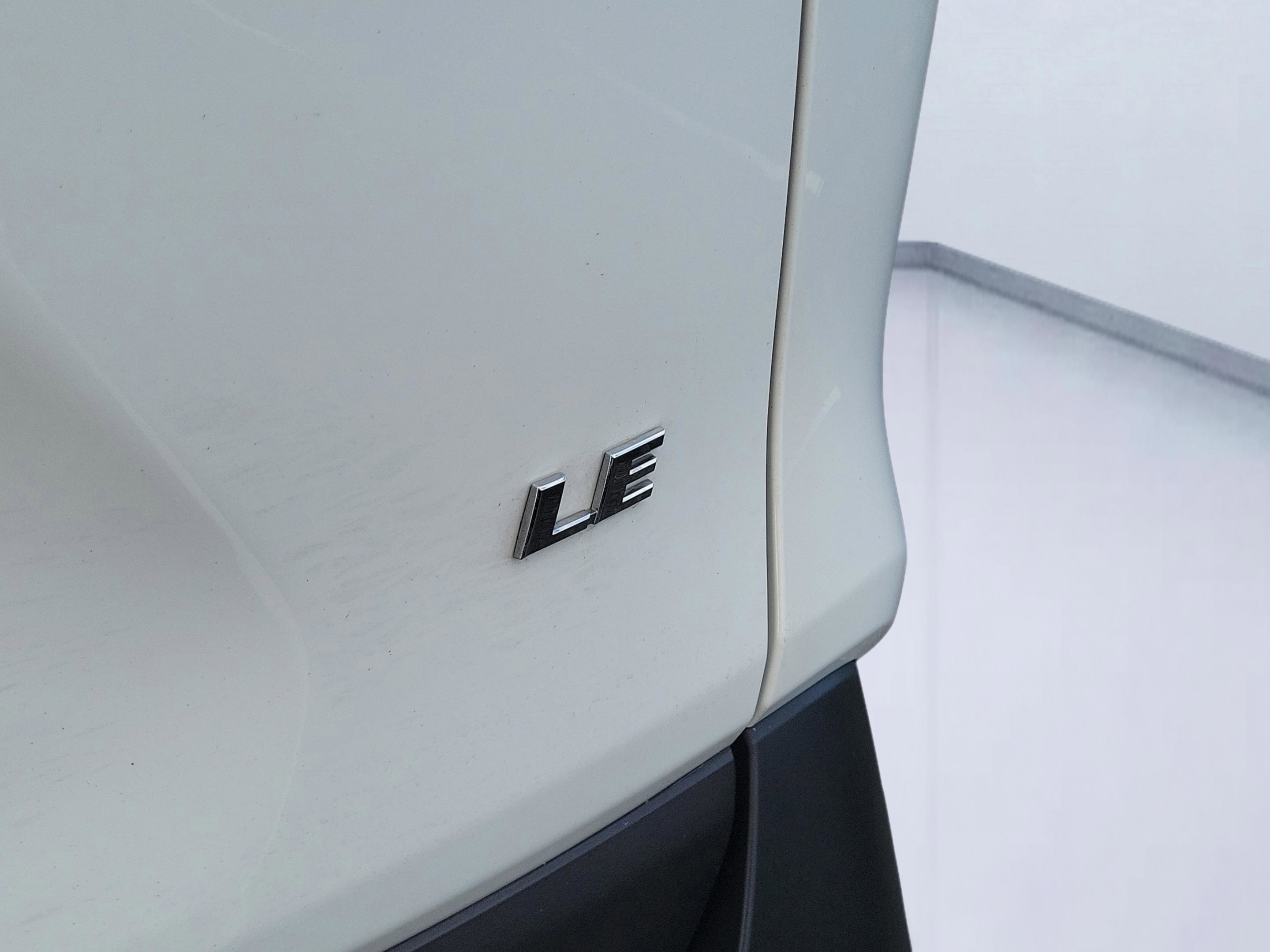 Used 2025 Ice Cap Toyota LE image 6