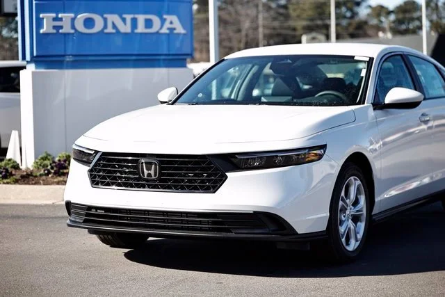 New 2026 Platinum White Pearl Honda LX image 2