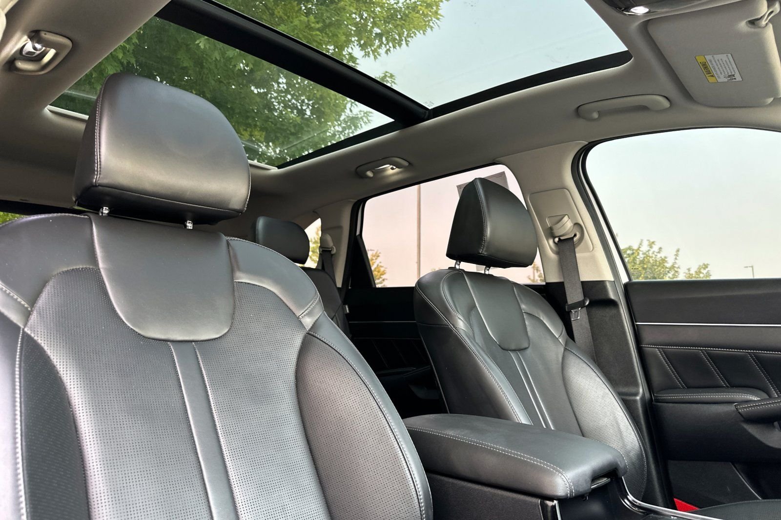 Used 2024 White Kia X-Line SX image 17