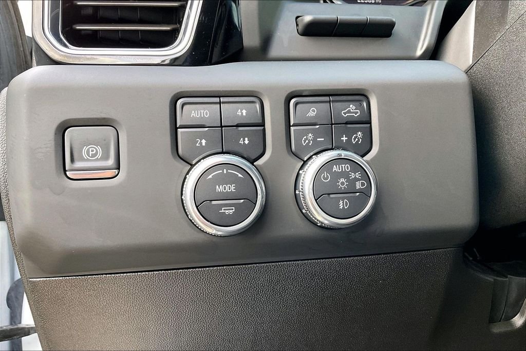 Used 2025 White GMC Denali image 25