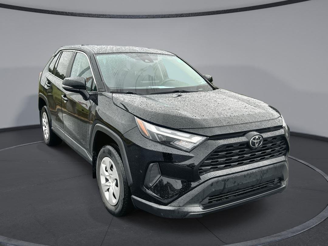 2023 Toyota RAV4 LE AWD's photo