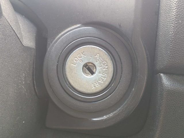 Used 2008 White Nissan SE image 30