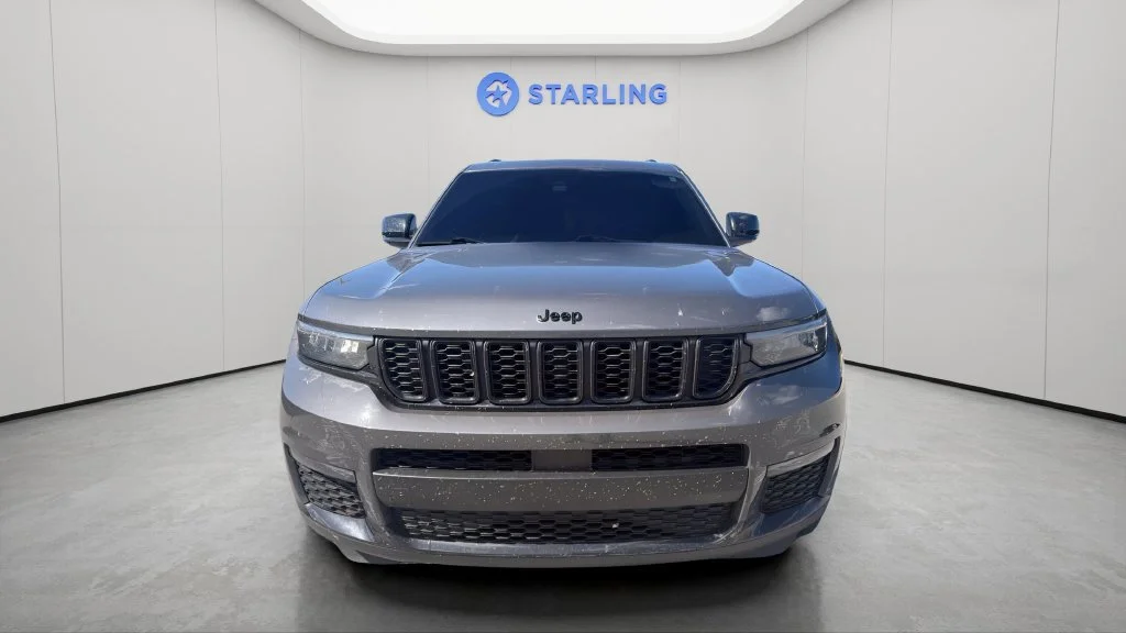 Used 2024  Jeep Limited image 6