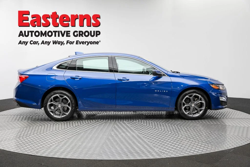 Used 2023 Blue Chevrolet LT image 4