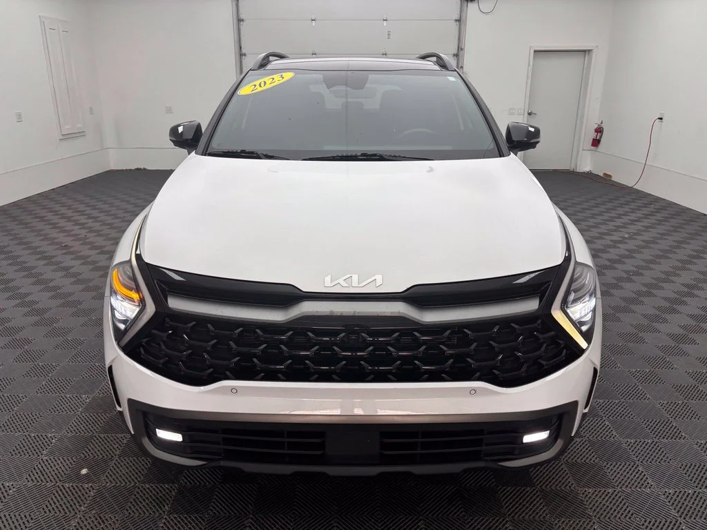 Used 2023 White Kia X-Pro Prestige image 15