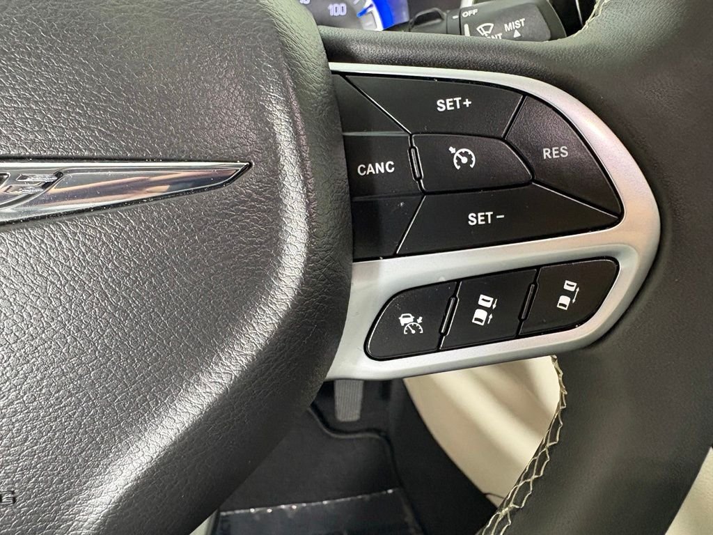 Used 2024 White Chrysler Touring L image 26