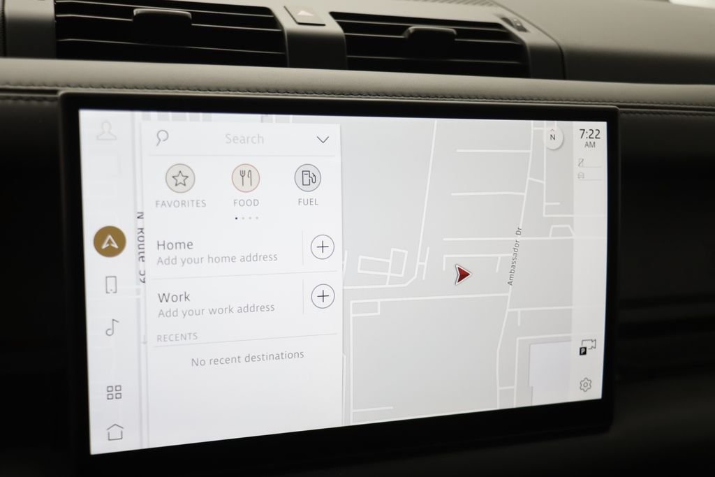 Certified Used 2025 White Land Rover X-Dynamic SE image 9