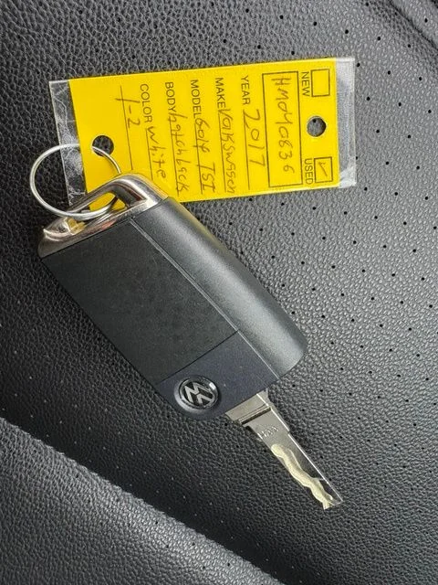 Used 2017  Volkswagen  image 17