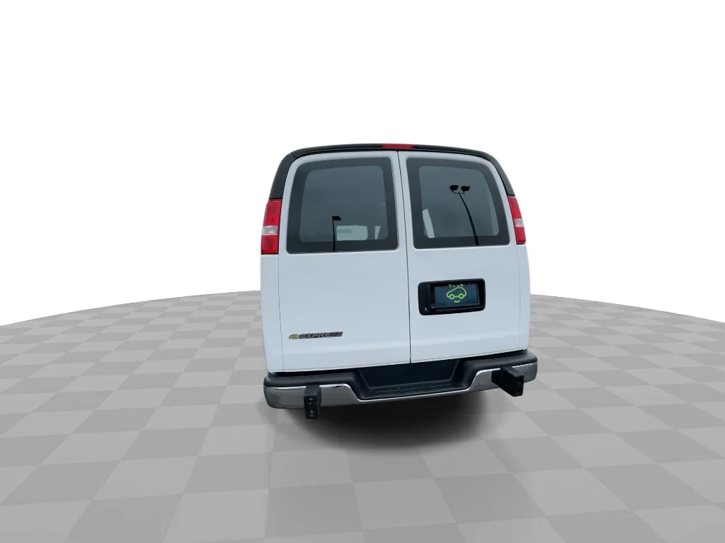 Used 2024 Summit White Chevrolet 2500 image 8