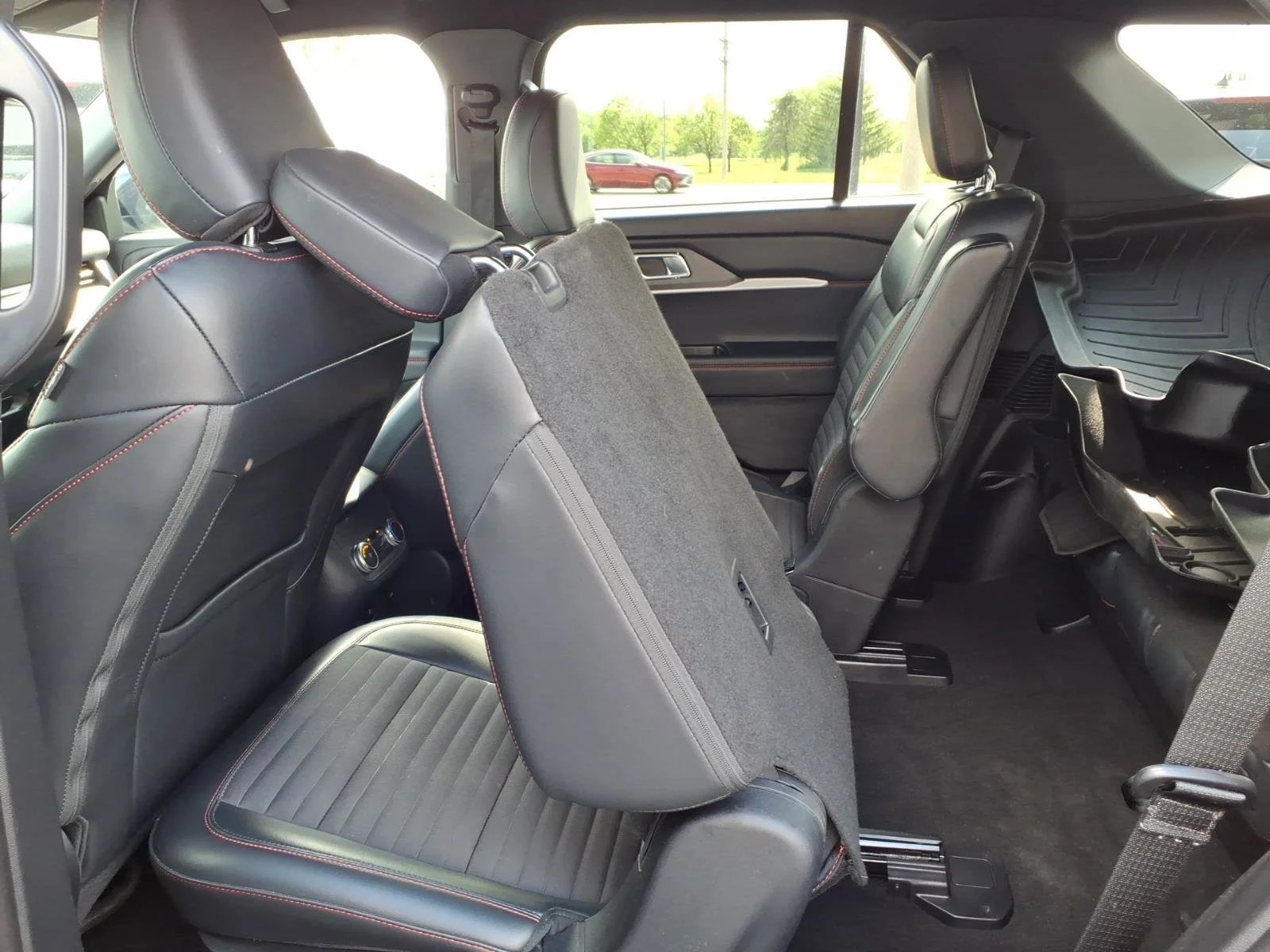 Used 2025 Black Metallic Ford ST-Line image 25