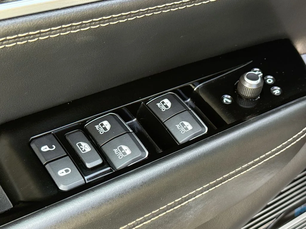 Used 2024 Black Jeep Series II image 21
