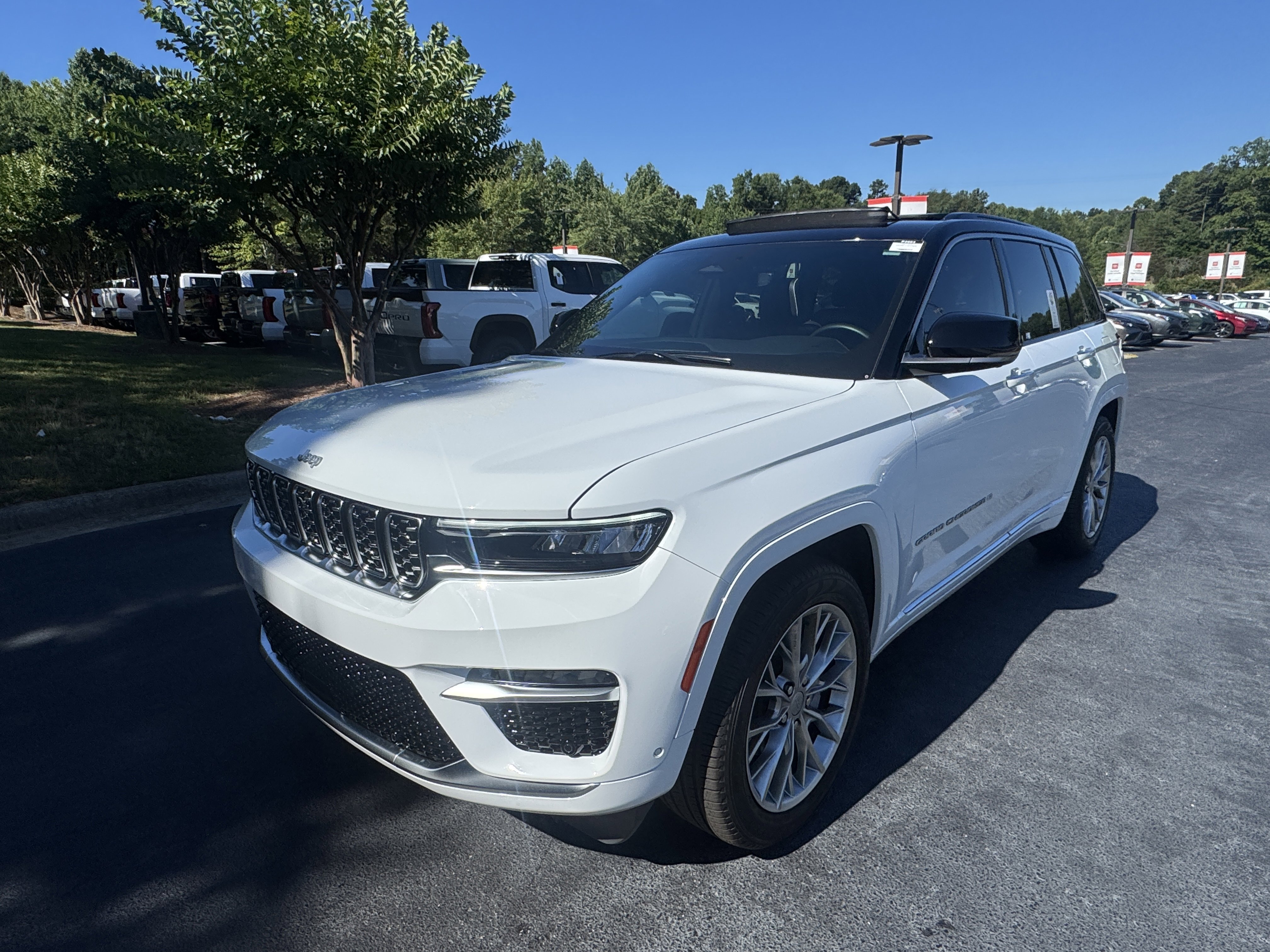 Used 2025 Bright White Clearcoat Jeep Summit image 1