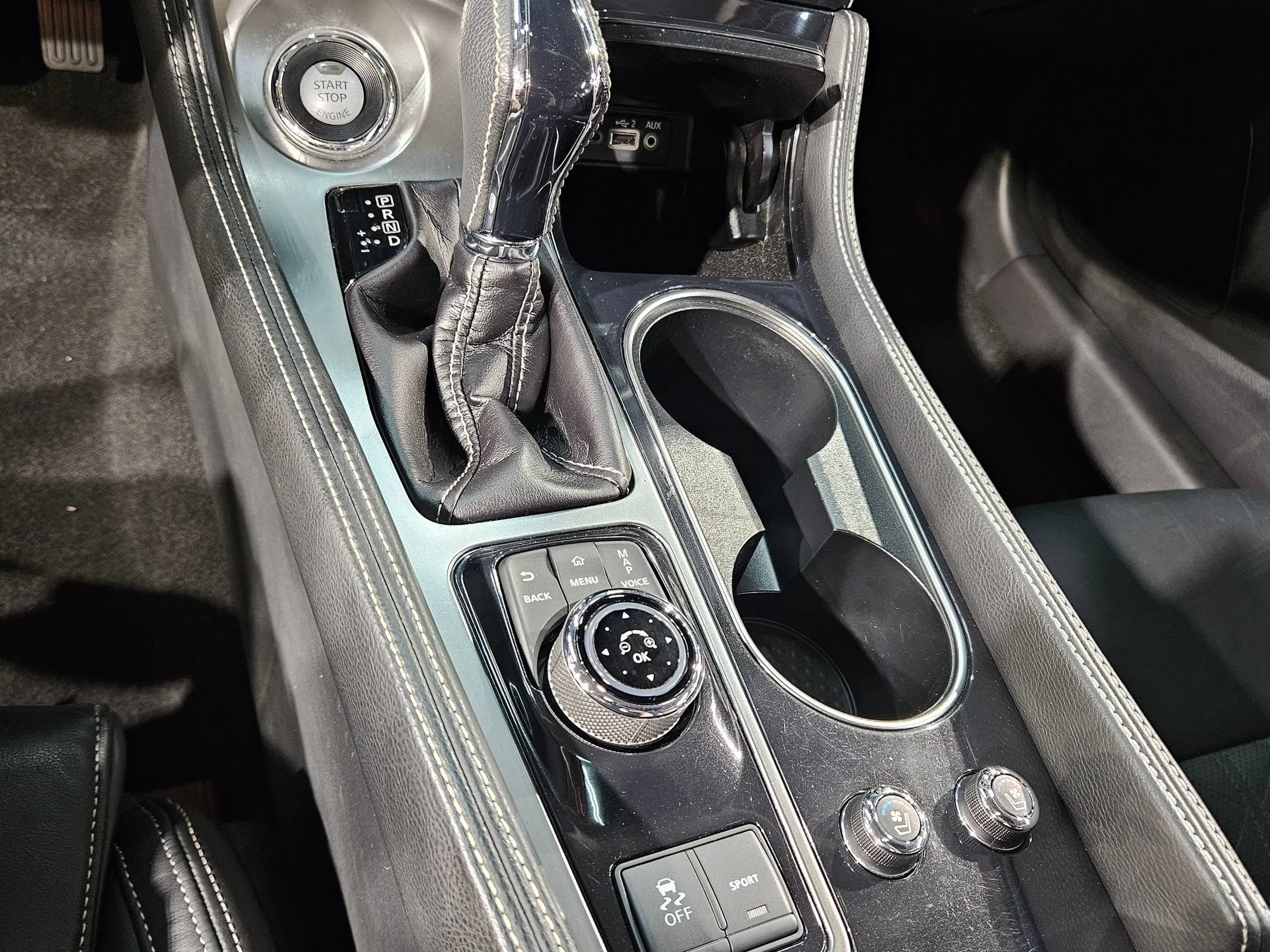 Used 2020 Super Black Nissan Platinum image 33