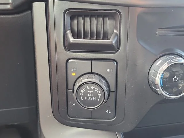 Used 2024 Silver Ford XLT image 29