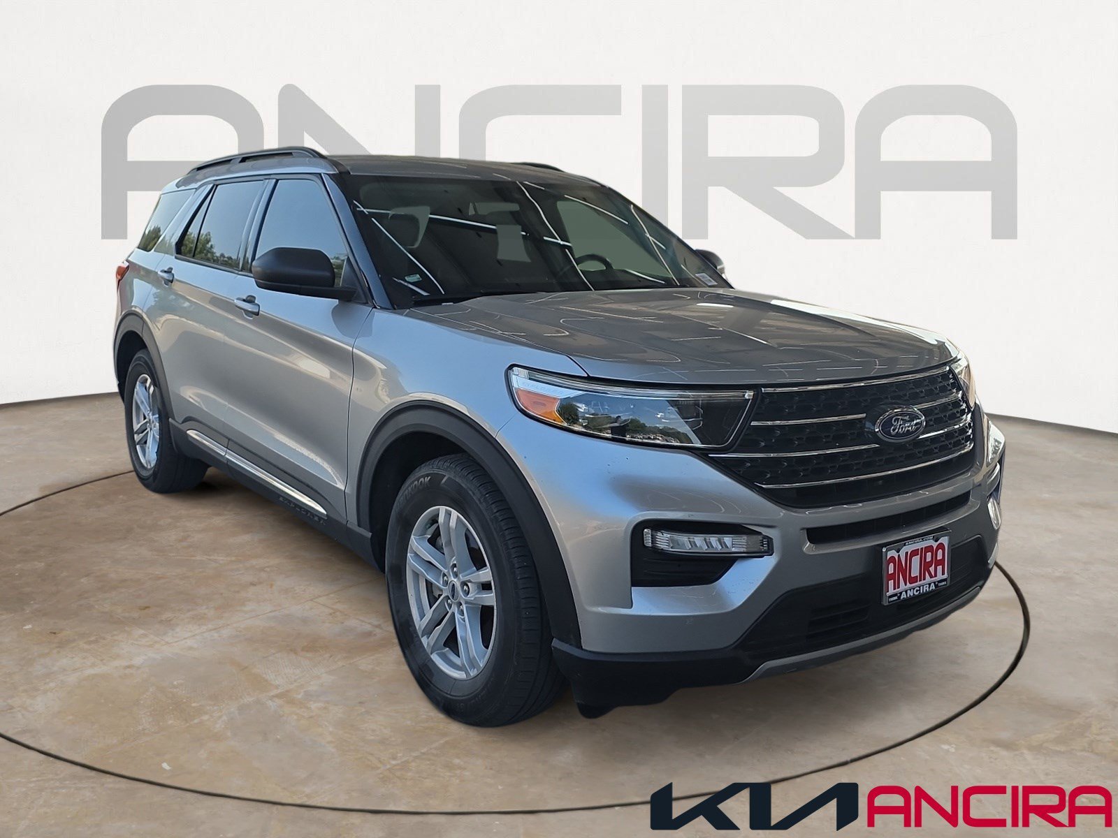 Used 2023 Iconic Silver Metallic Ford XLT image 1