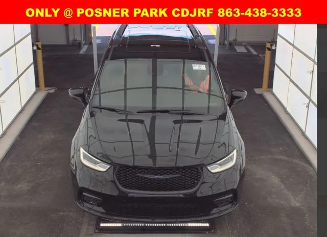 Used 2025 Black Chrysler Limited image 5