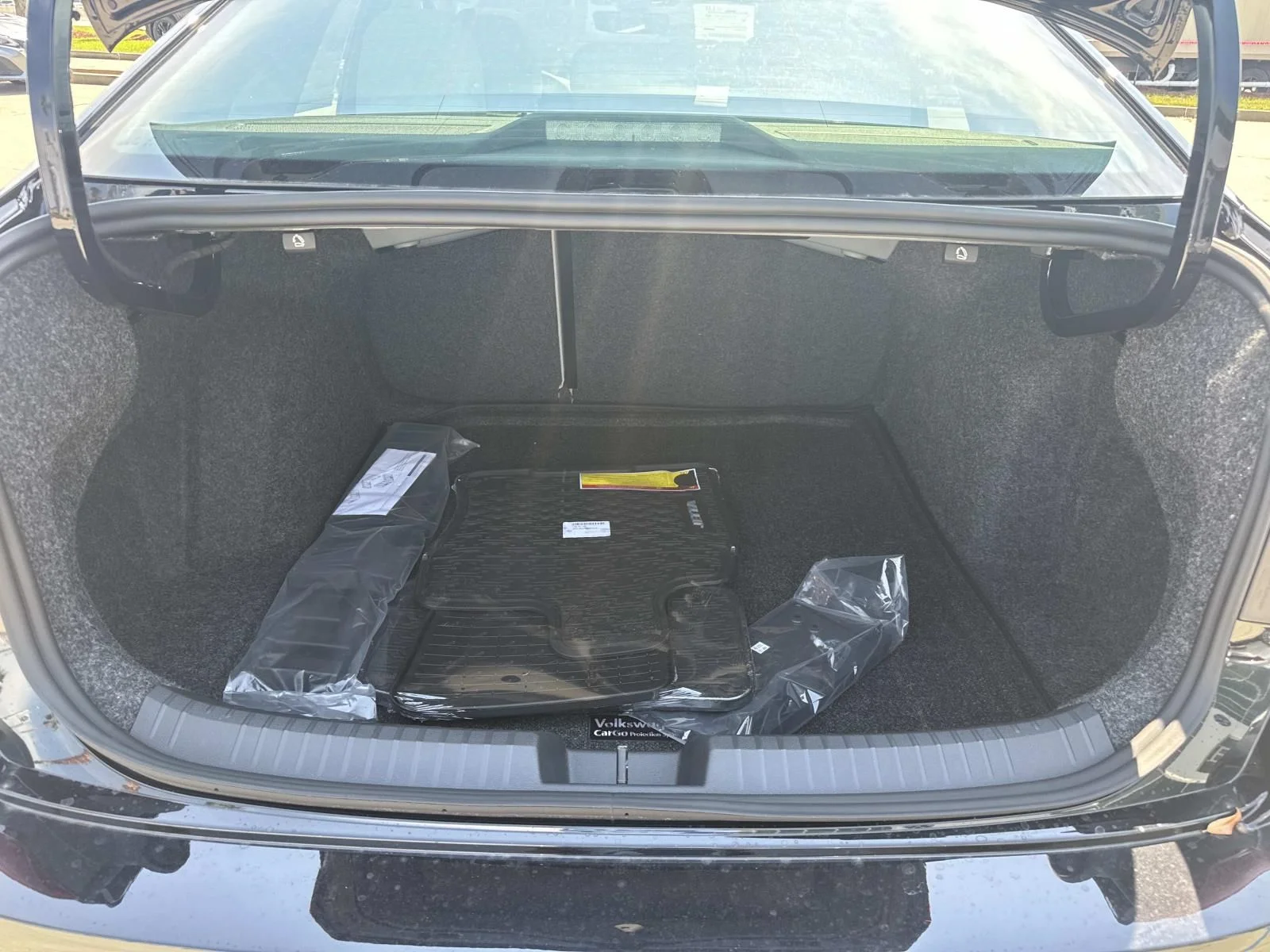 New 2026 Black Volkswagen 1.5T SE image 7