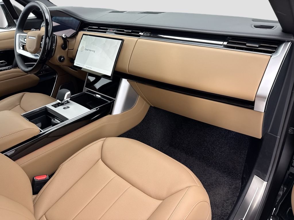 New 2026 Obsidian Black SV Bespoke Ultra Metallic Satin Land Rover Autobiography image 16