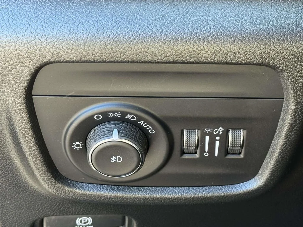 Used 2023 Black Jeep Overland image 28