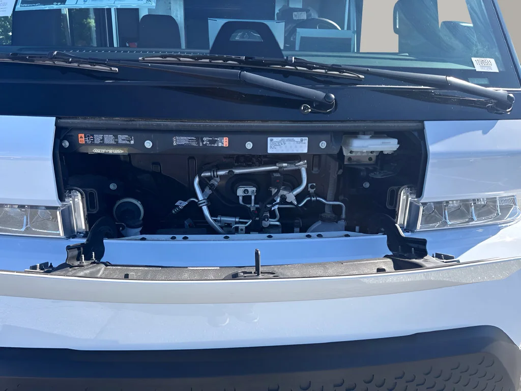 Used 2025 White Chevrolet 600 image 24
