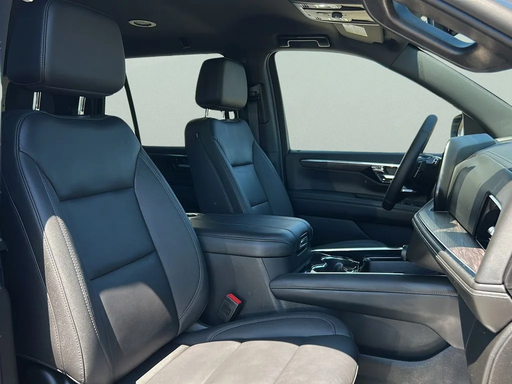 Used 2025 Gray Chevrolet Z71 image 20