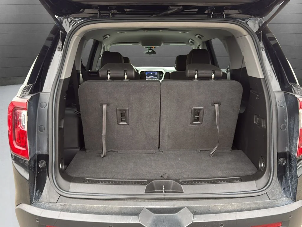 Used 2023 Black GMC SLE image 18