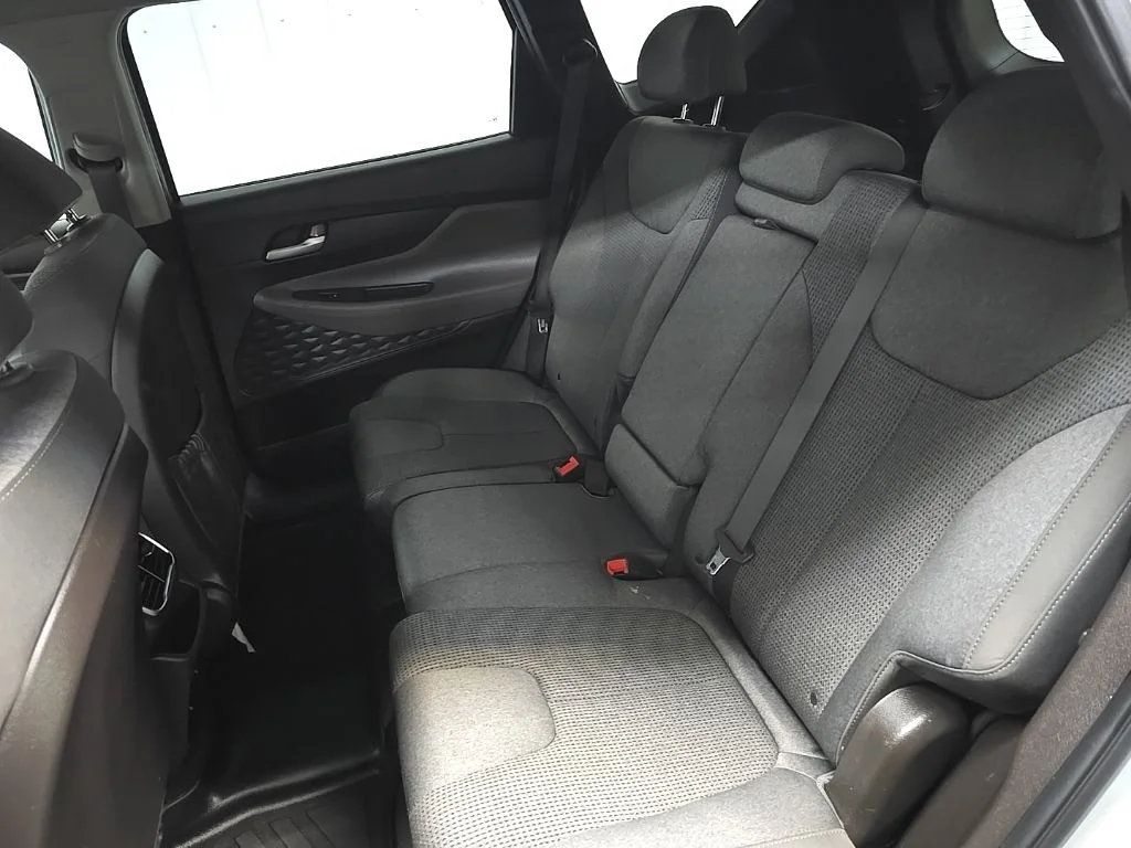 Used 2019 Silver Hyundai SE image 31
