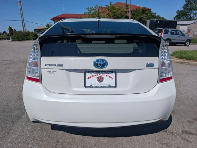 Used 2010 White Toyota  image 5