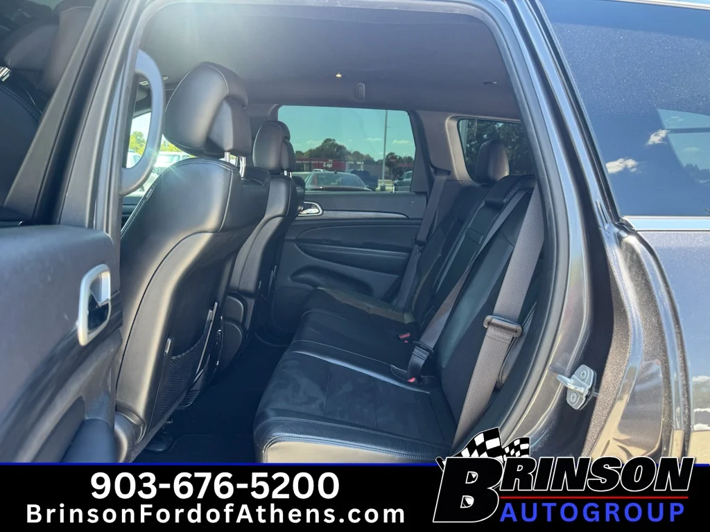 Used 2019 Granite Crystal Clearcoat Metallic Jeep Laredo E image 12
