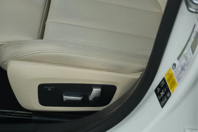 Used 2021 White BMW 330i xDrive image 12