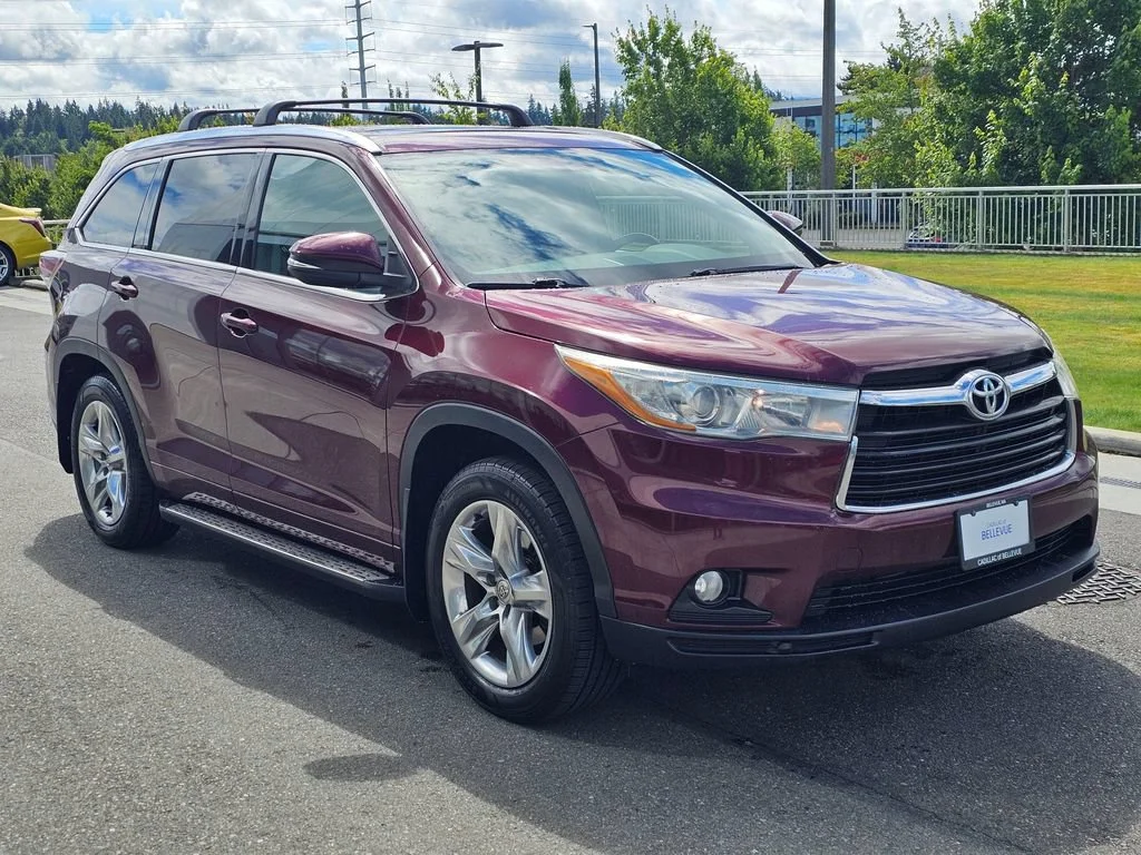 Used 2015  Toyota Limited image 7