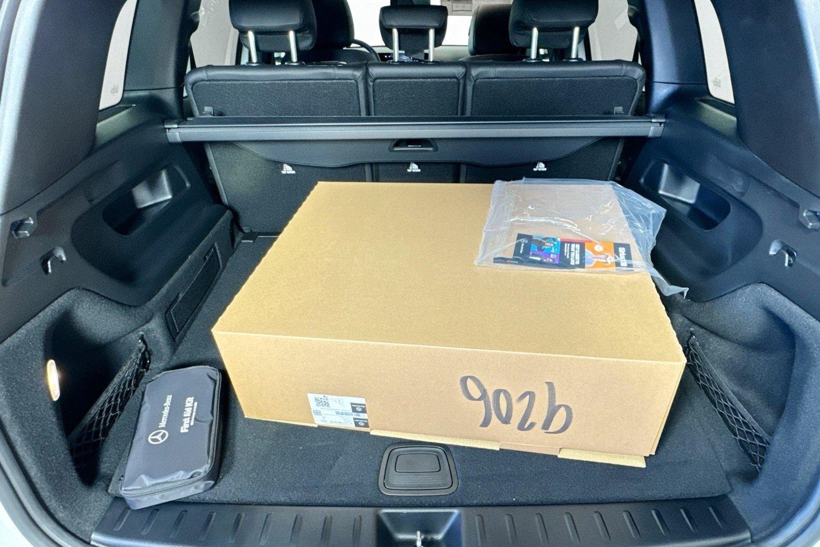 New 2026 Polar White Mercedes-Benz GLB 250 image 24